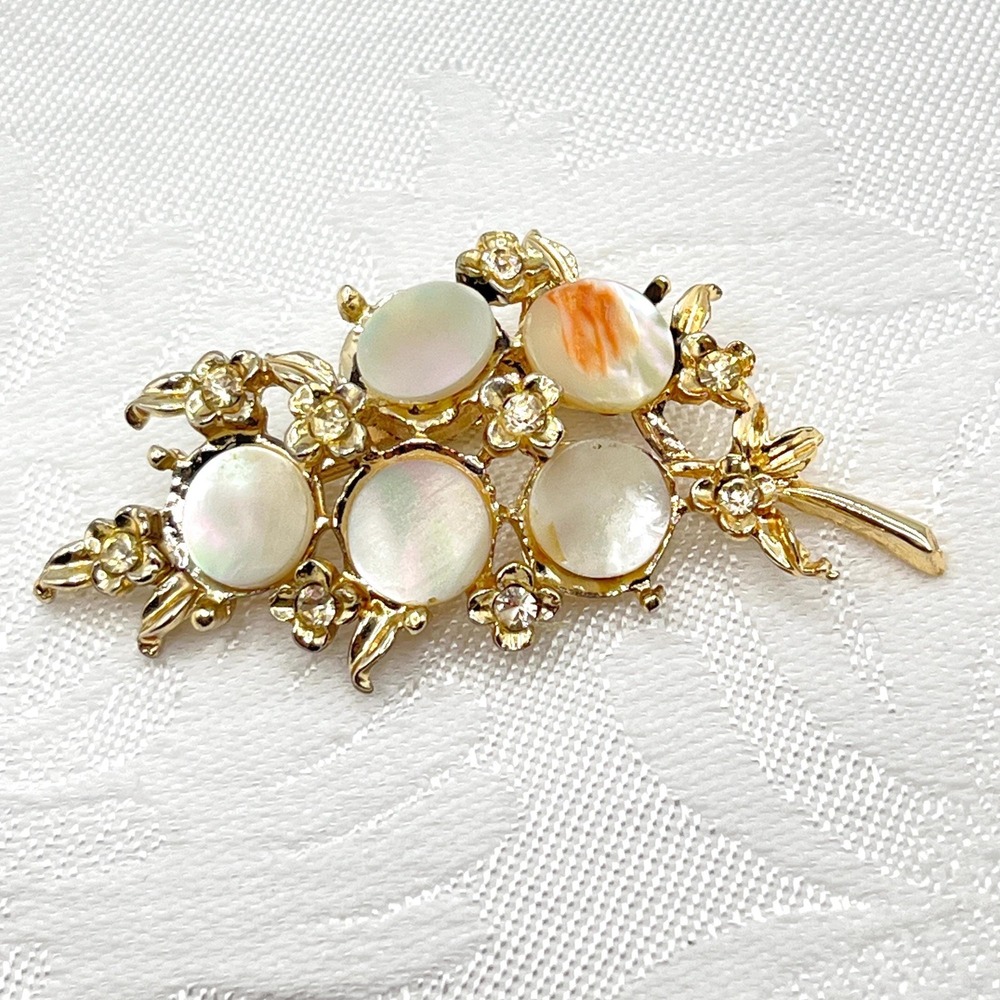 Vintage‎ CORO Flower Bouquet Brooch w/ Mother of Pearl Flowers & Rhinestones